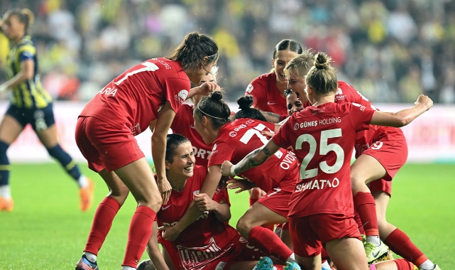 Kadınlar Futbol Süper Ligi'nde şampiyon belli oldu