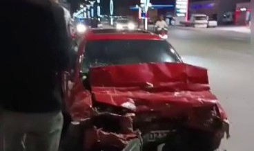 Kamyonet ile otomobil çarpıştı: 1 ölü