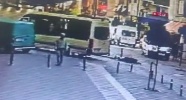 Kapısı açık seyreden minibüsten yolcular düştü