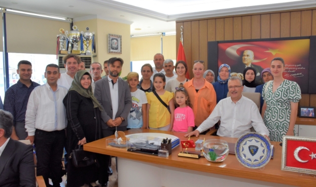 Karacabey’de belediye bayramlaşmaları halk buluşmasına döndü