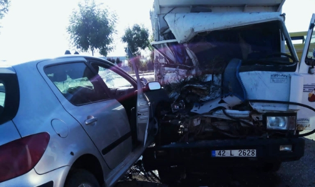 Karaman'da otomobil kamyonete çarptı