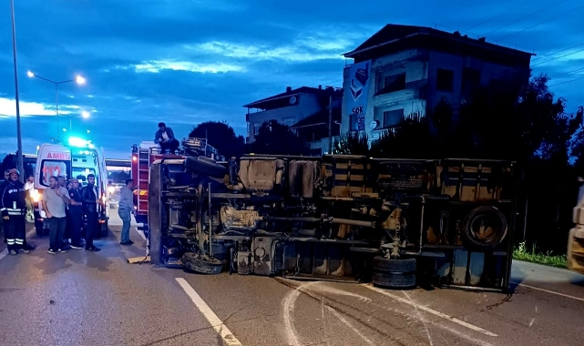 Kargo kamyonu devrildi! 1 ölü