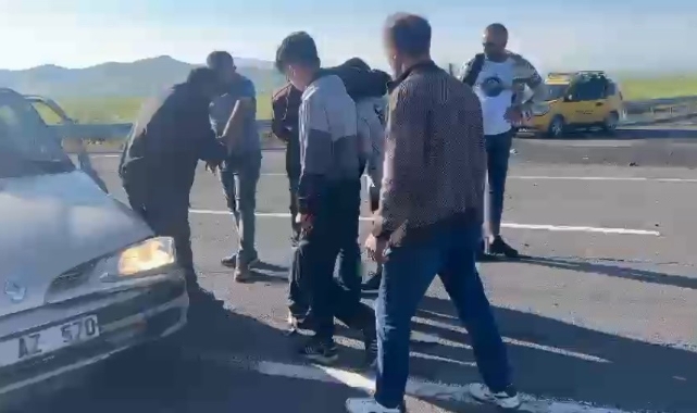 Kars'ta iki otomobil çarpıştı: 3 yaralı
