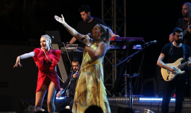 Kaş’ta Demet Akalın rüzgarı esti