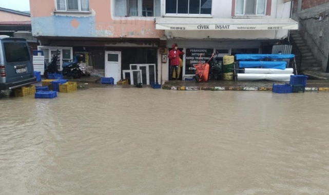 Kastamonu’da kuvvetli sağanak hayatı olumsuz etkiledi