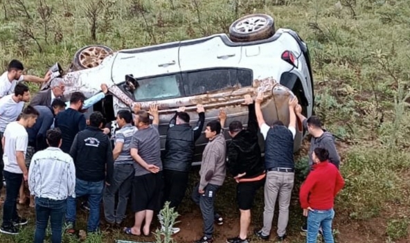 Denizli’de otomobil takla atarak tarlaya uçtu
