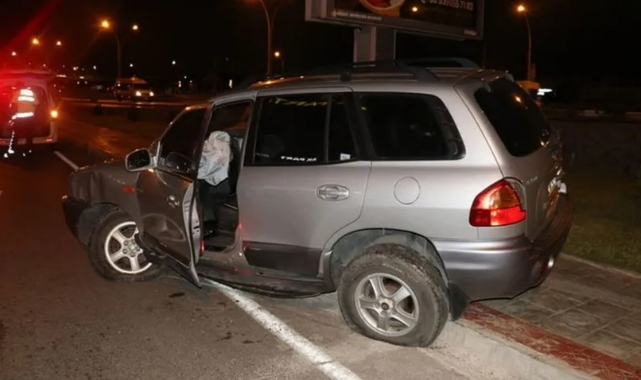 Kaza yapan sürücü otomobilini bırakıp kaçtı