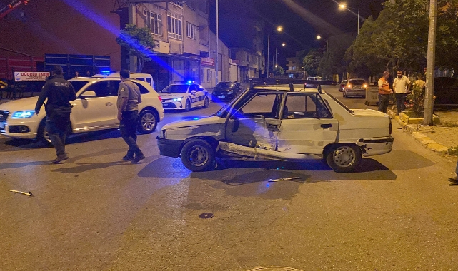 Kazaya karışan iki otomobilin sürücüsü de kaçtı