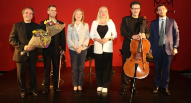 Keman ve çellonun gitarla buluştuğu konser
