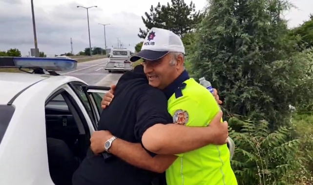 Kendisini kurtaran polislere sarılarak teşekkür etti