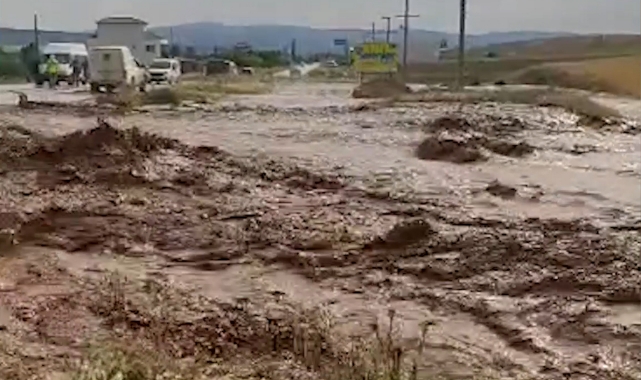 Kırıkkale'de sağanak sele dönüştü