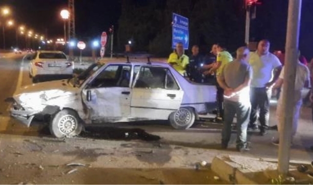 Kırmızı ışık ihlali kaza getirdi! 8 yaralı