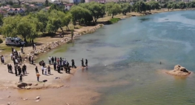 Topu almak için girdiği sudan cansız bedeni çıktı