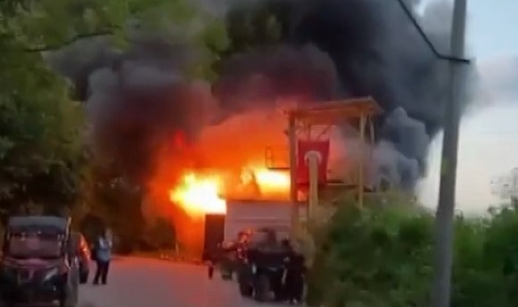 Kocaeli'de atölye alev alev yandı