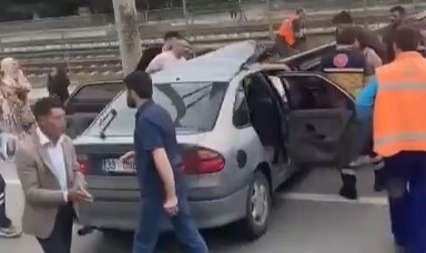 Kocaeli'de otomobil bariyere çarptı: 4 yaralı