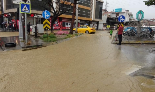 Kocaeli'de sağanak hayatı olumsuz etkiledi