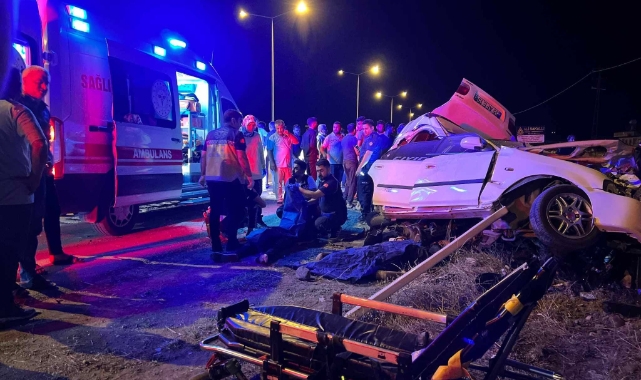 Kontrolden çıkan otomobil duvara çarptı: 2 ölü