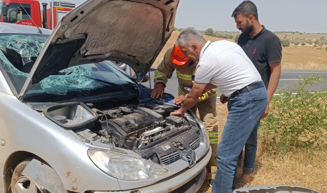 Kontrolden çıkan otomobil refüje çıktı: 2 yaralı