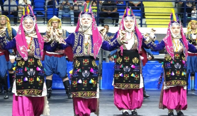 Kulüpler Arası Halk Oyunları Kütahya İl Yarışmaları renkli geçti