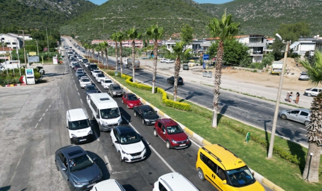 Kuşadası'na 5 günde 135 bin araç giriş yaptı 