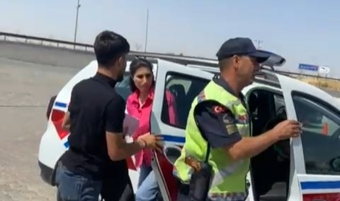 Mardin'de YKS'ye geç kalanları jandarma yetiştirdi