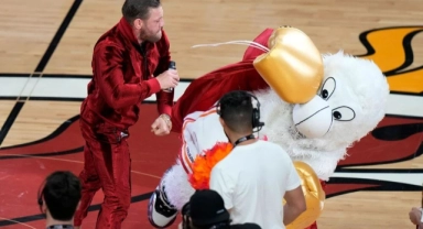 McGregor NBA maskotunu yumruklayarak hastanelik etti