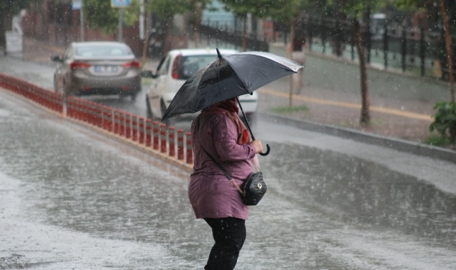 Meteoroloji saat verdi! Sıcaklık düşüyor, kuvvetli sağanak geliyor