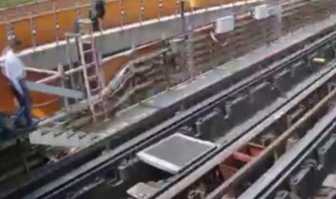 Metro raylarına düşen görevliden acı haber!