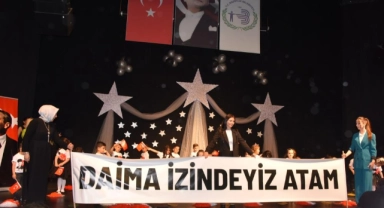 Miniklerin gösterileri ayakta alkışlandı