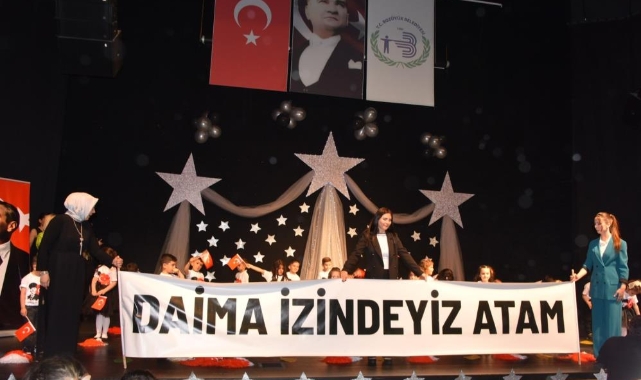 Miniklerin gösterileri ayakta alkışlandı