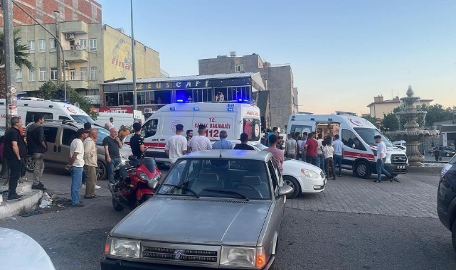 Motosiklet ile otomobil çarpıştı: 2 yaralı
