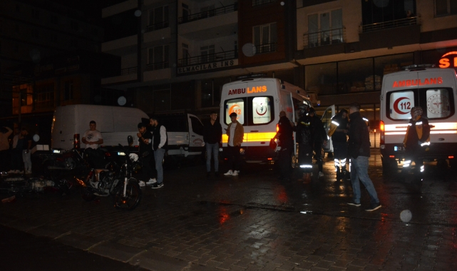 Motosiklet sürücüleri kafa kafaya çarpıştı!