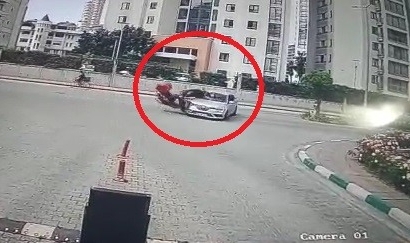 Motosiklet sürücüsü hatalı dönüş yapan otomobile çarptı
