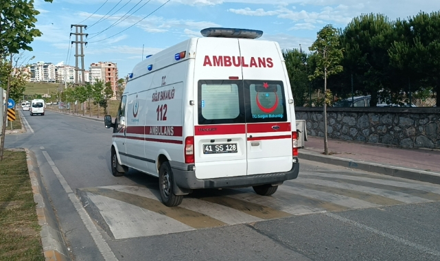 Motosiklette dengesini kaybedip düştü