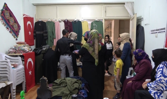 Muş'ta depremzedelere kıyafet yardımı yapıldı
