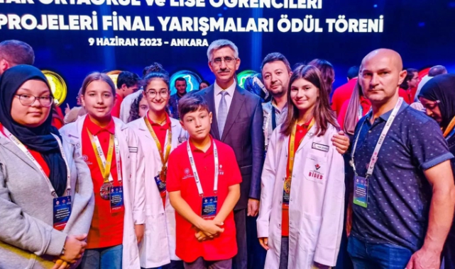 Mustafakemalpaşa Kız Anadolu İmam Hatip Lisesi Türkiye birincisi oldu