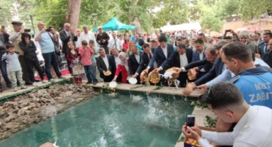 Mut Karacaoğlan ve Kayısı Festivali başladı