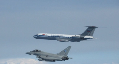 NATO hava sahasına yakın uçan Rus uçakları engellendi