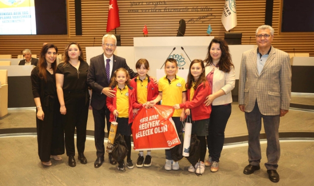 Nilüfer'de minikler atık yağ ve pil toplayarak çevreyi korudu