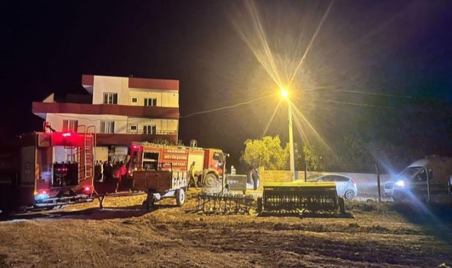 Nusaybin'de bir evin deposunda traktör ile 30 ton saman kül oldu
