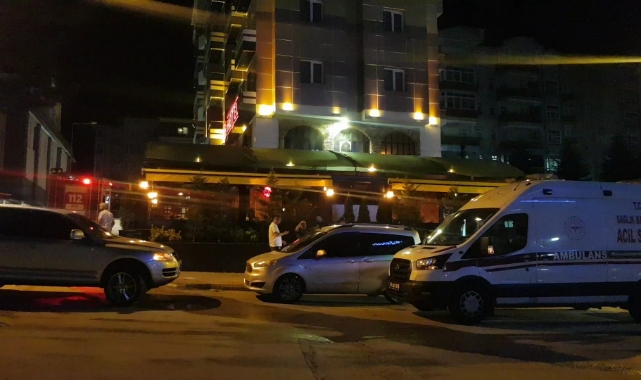 Otel mutfağındaki yangında 2 kişi dumandan etkilendi