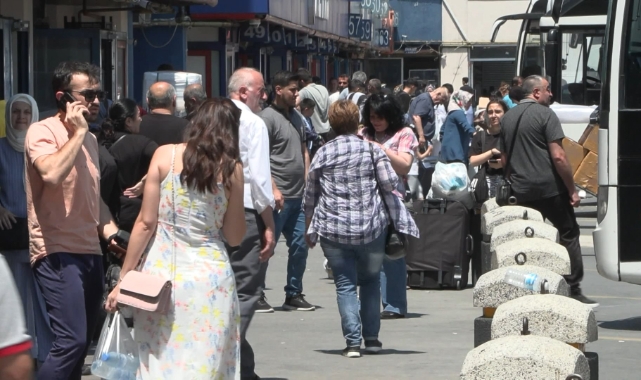 Otogarda bayram tatili yoğunluğu