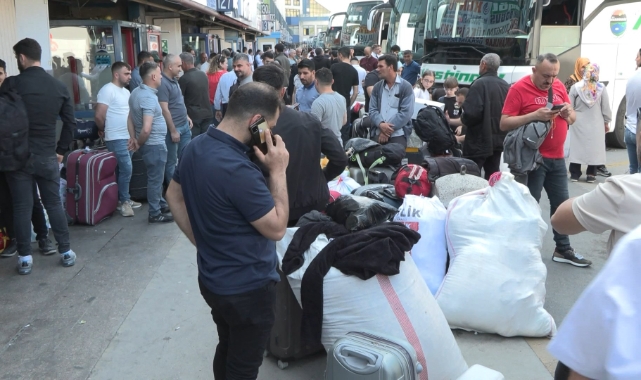 Otogarda bayram tatili yoğunluğu sürüyor 