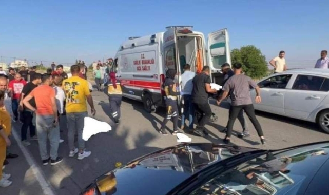 Otomobil ile motosiklet çarpıştı: 1 ölü, 2 yaralı