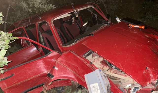 Otomobil şarampole devrildi: 1 ölü, 2 yaralı