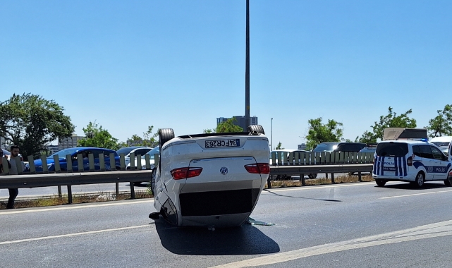 Otomobil takla atıp ters döndü