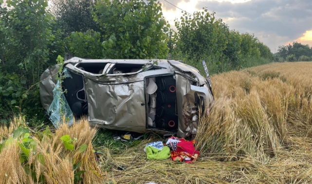 Otomobil tarlaya devrildi: 1 ölü, 4 yaralı 