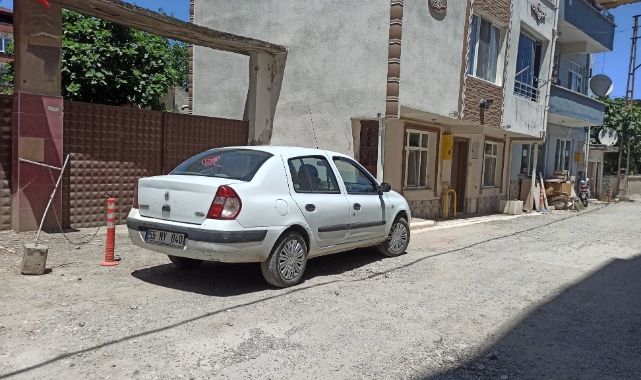 Park halindeki otomobilden hırsızlık