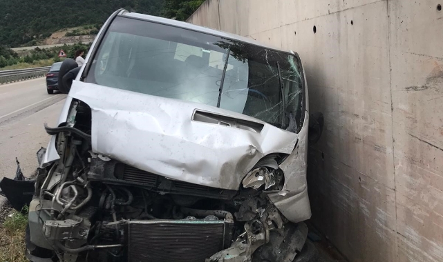 Polis memuru zincirleme kazada yaralandı