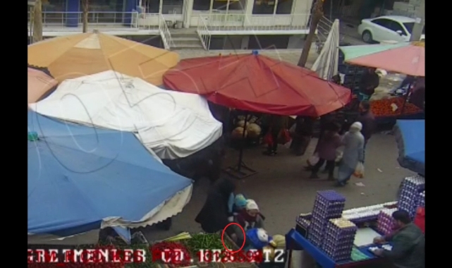 Polisler seyyar satıcı oldu, yankesicileri yakalattı